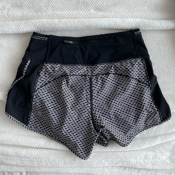 Lululemon black and white shorts size 4 - Picture 2 of 5